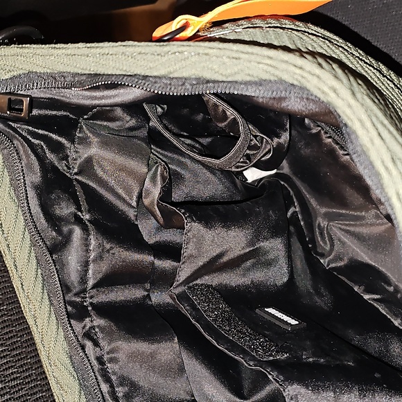 Olive Go Dash Dot tote/gym Infinity bag - Picture 10 of 12